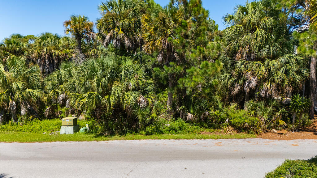 2304 Tally Ho Rd, St. George Island 32328