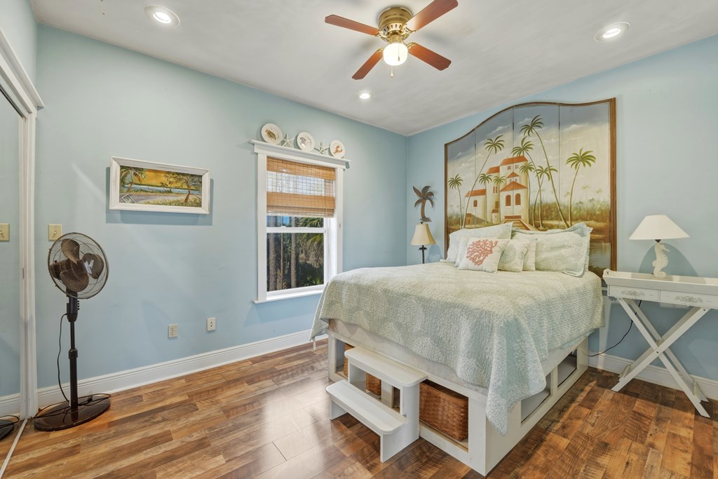 548 E Pine Ave, St. George Island 32328
