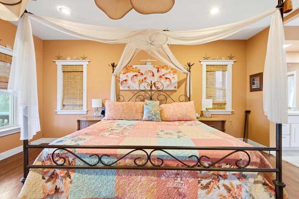 548 E Pine Ave, St. George Island 32328