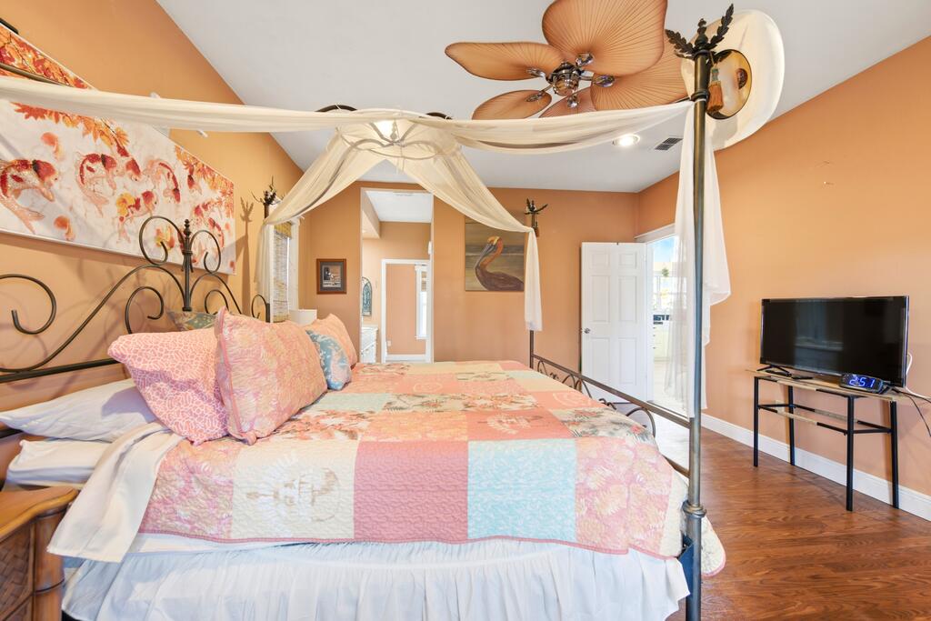 548 E Pine Ave, St. George Island 32328
