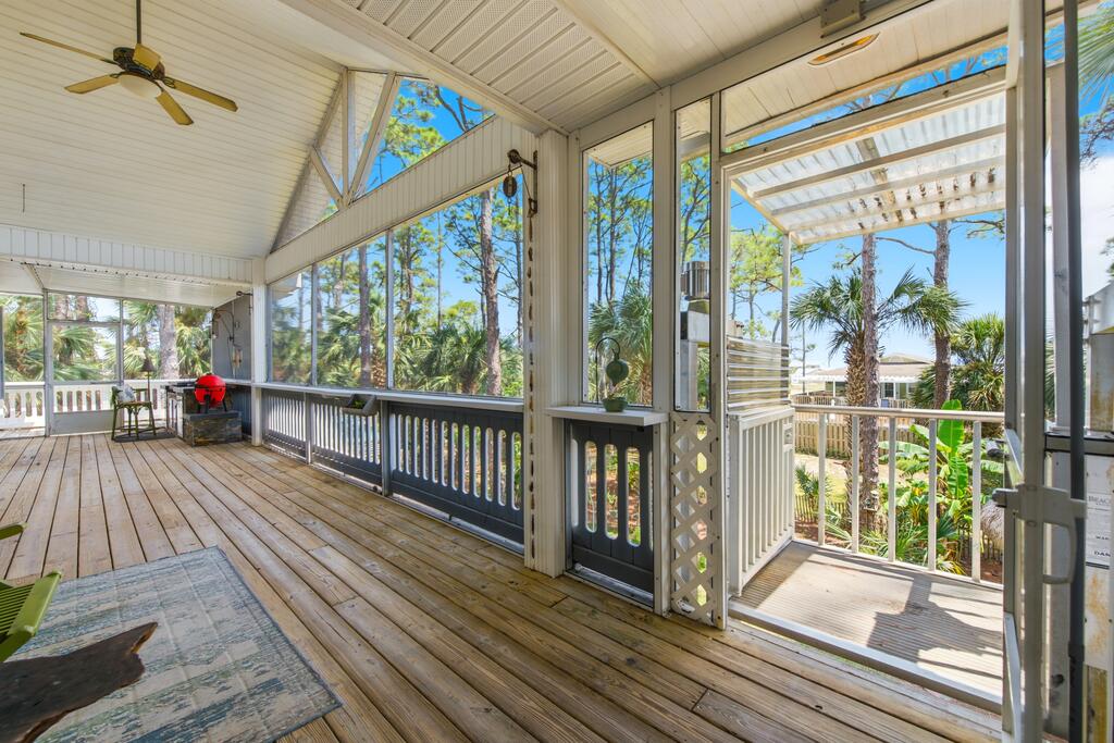 548 E Pine Ave, St. George Island 32328