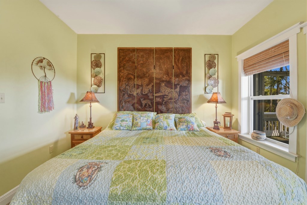 548 E Pine Ave, St. George Island 32328