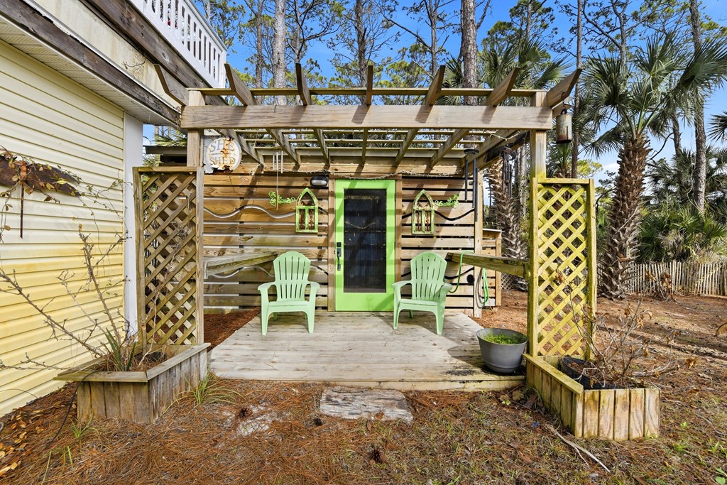 548 E Pine Ave, St. George Island 32328