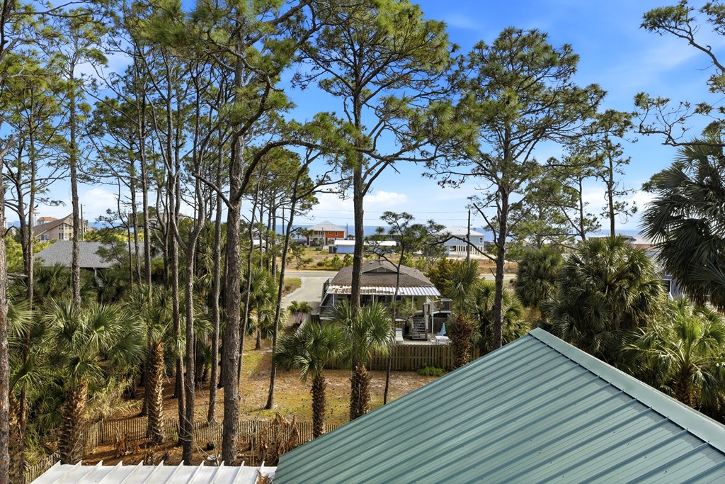 548 E Pine Ave, St. George Island 32328
