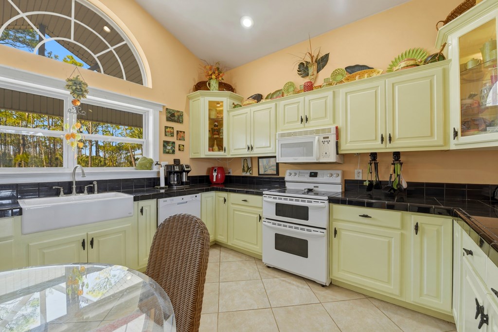 548 E Pine Ave, St. George Island 32328