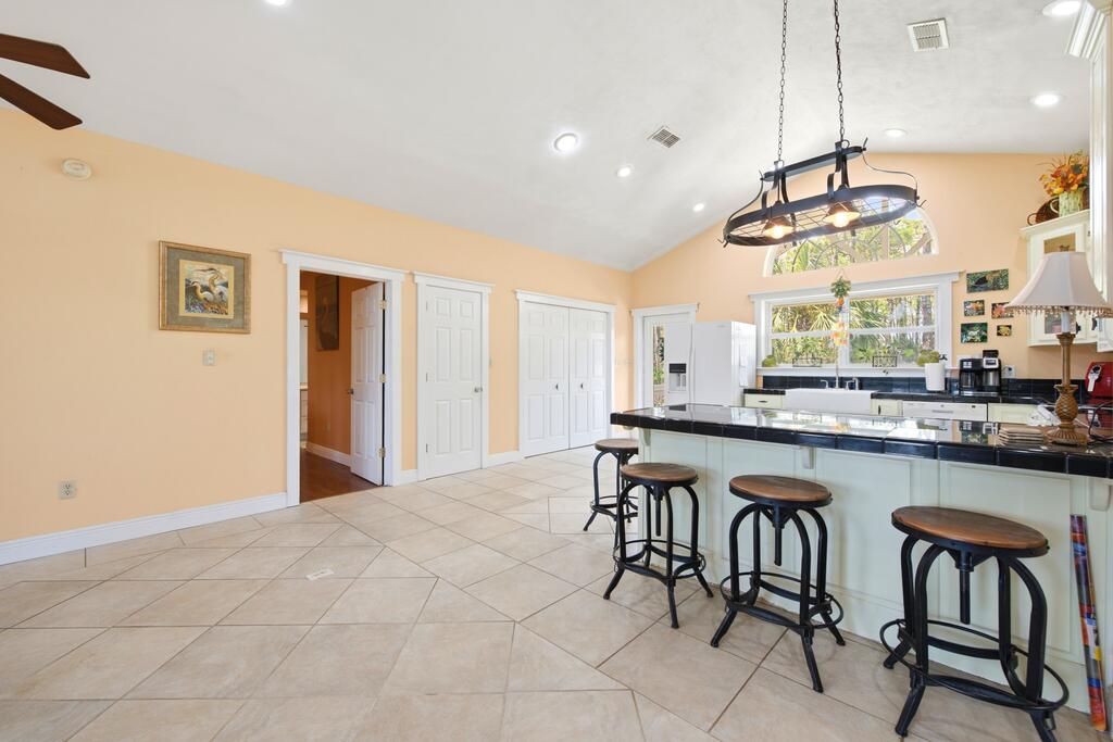 548 E Pine Ave, St. George Island 32328