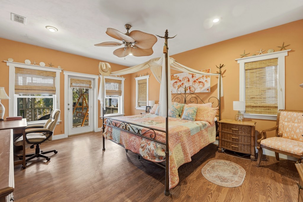 548 E Pine Ave, St. George Island 32328