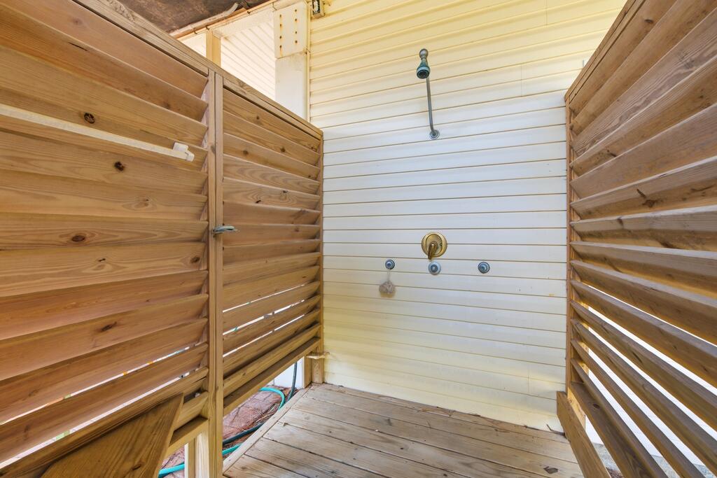 548 E Pine Ave, St. George Island 32328