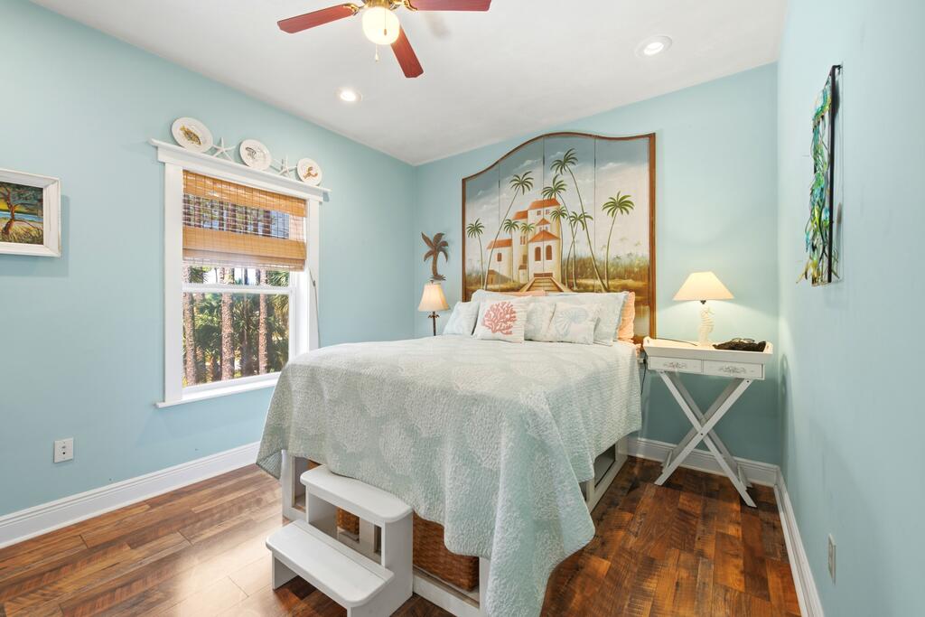 548 E Pine Ave, St. George Island 32328