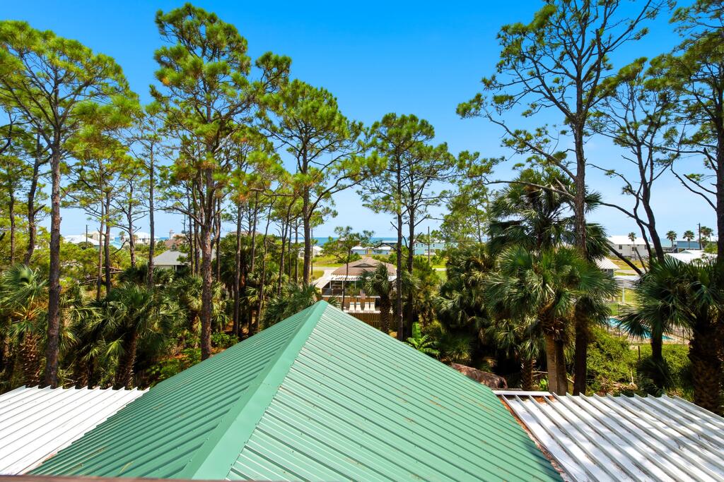 548 E Pine Ave, St. George Island 32328