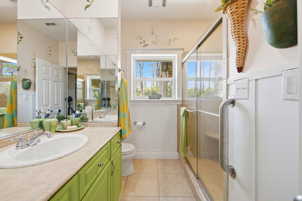548 E Pine Ave, St. George Island 32328