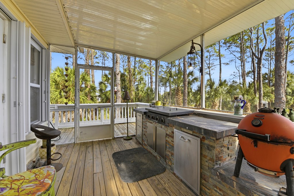 548 E Pine Ave, St. George Island 32328
