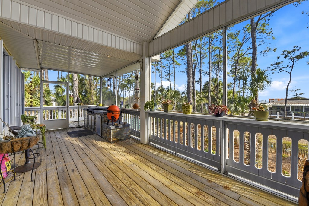 548 E Pine Ave, St. George Island 32328