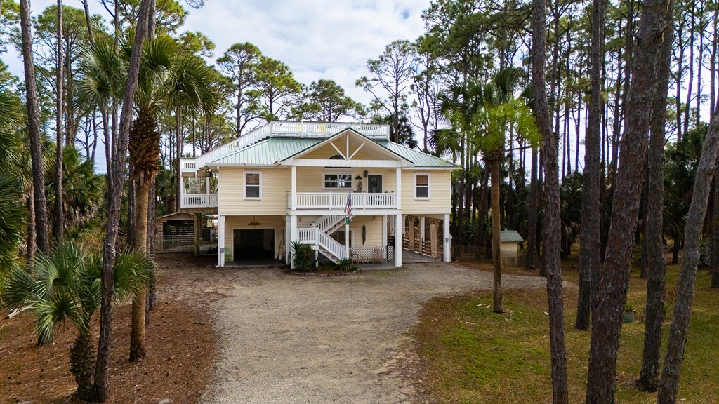 548 E Pine Ave, St. George Island 32328