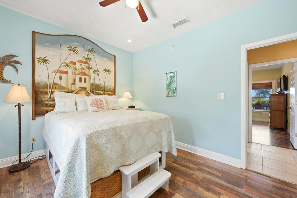 548 E Pine Ave, St. George Island 32328