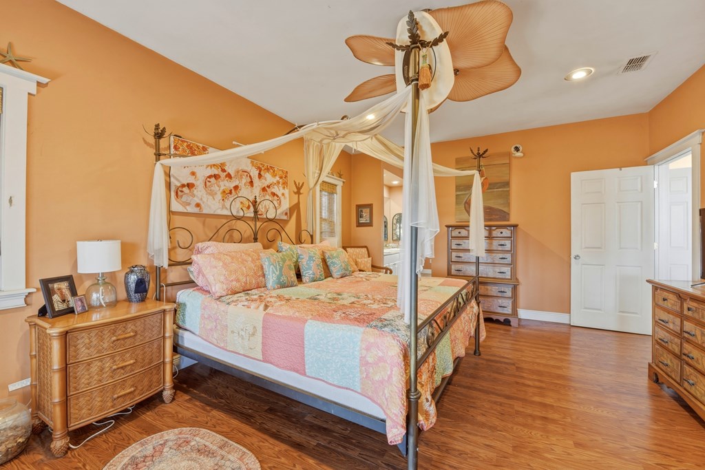 548 E Pine Ave, St. George Island 32328