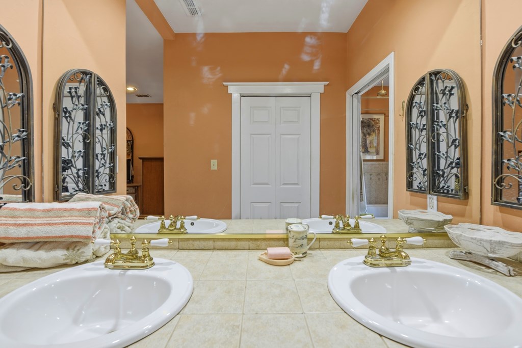 548 E Pine Ave, St. George Island 32328