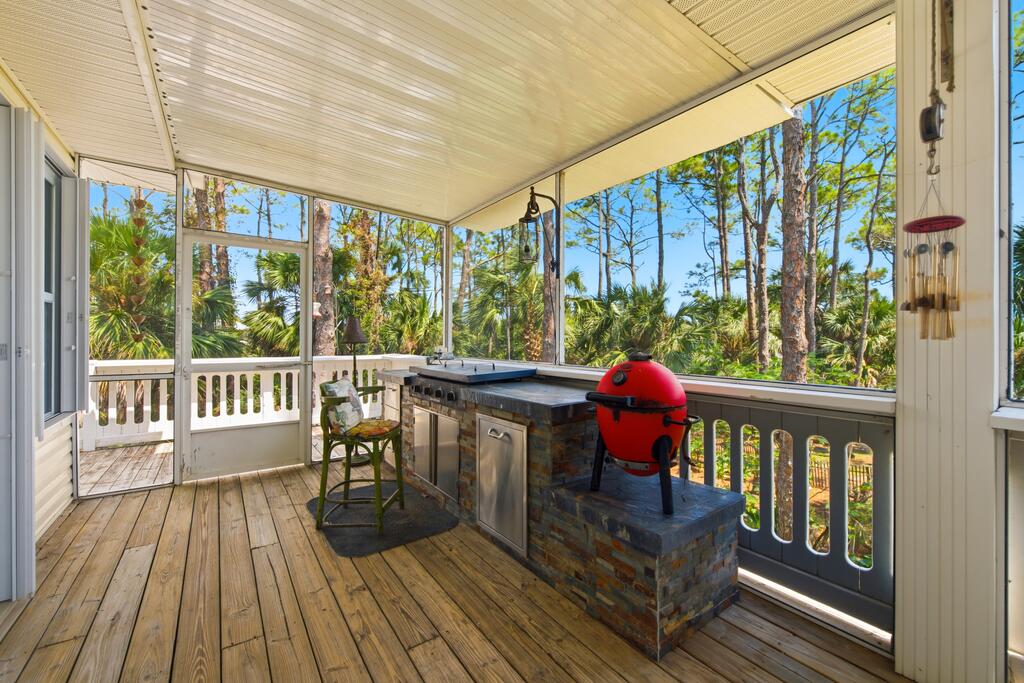 548 E Pine Ave, St. George Island 32328