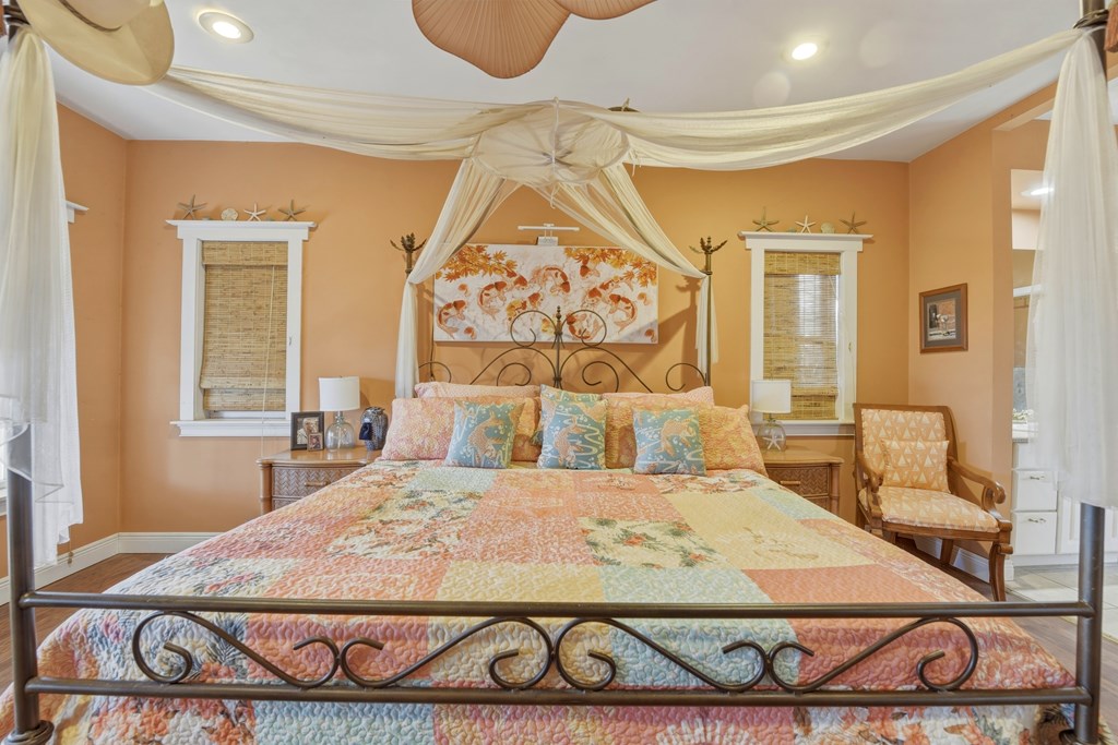 548 E Pine Ave, St. George Island 32328