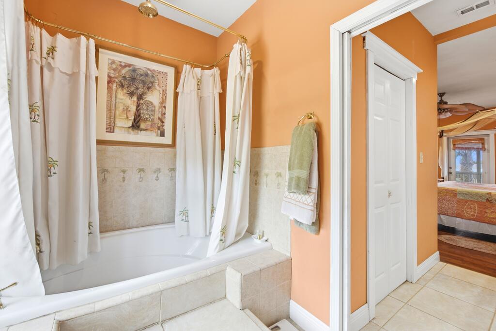 548 E Pine Ave, St. George Island 32328