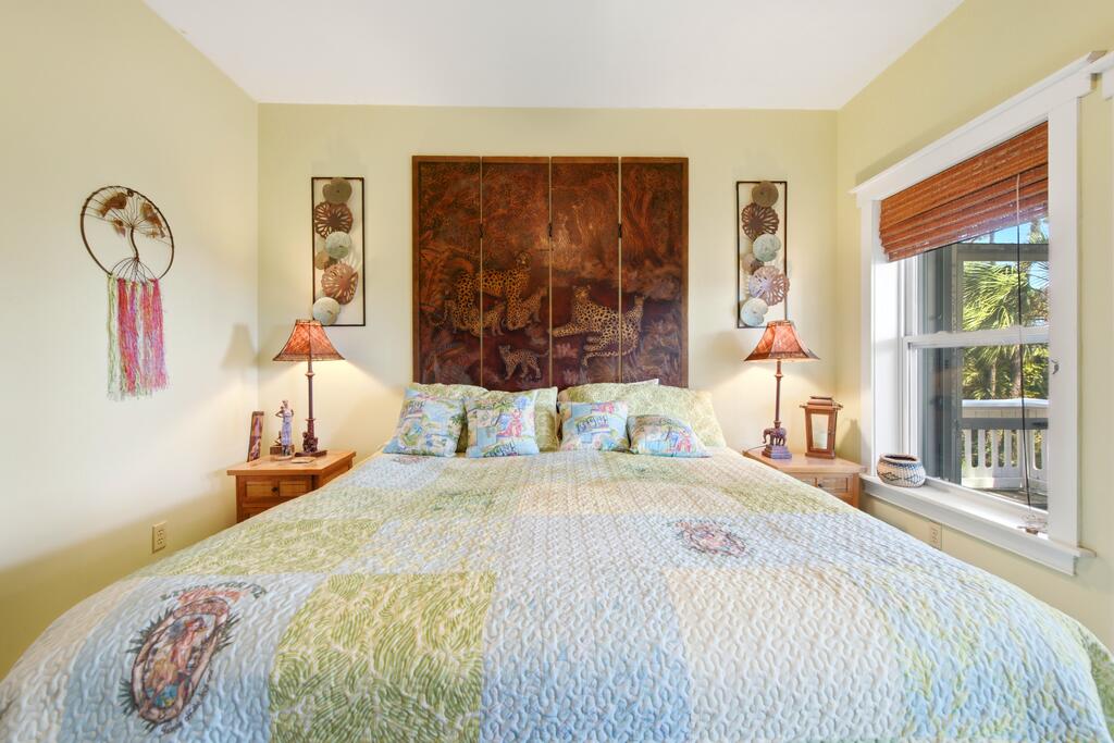 548 E Pine Ave, St. George Island 32328