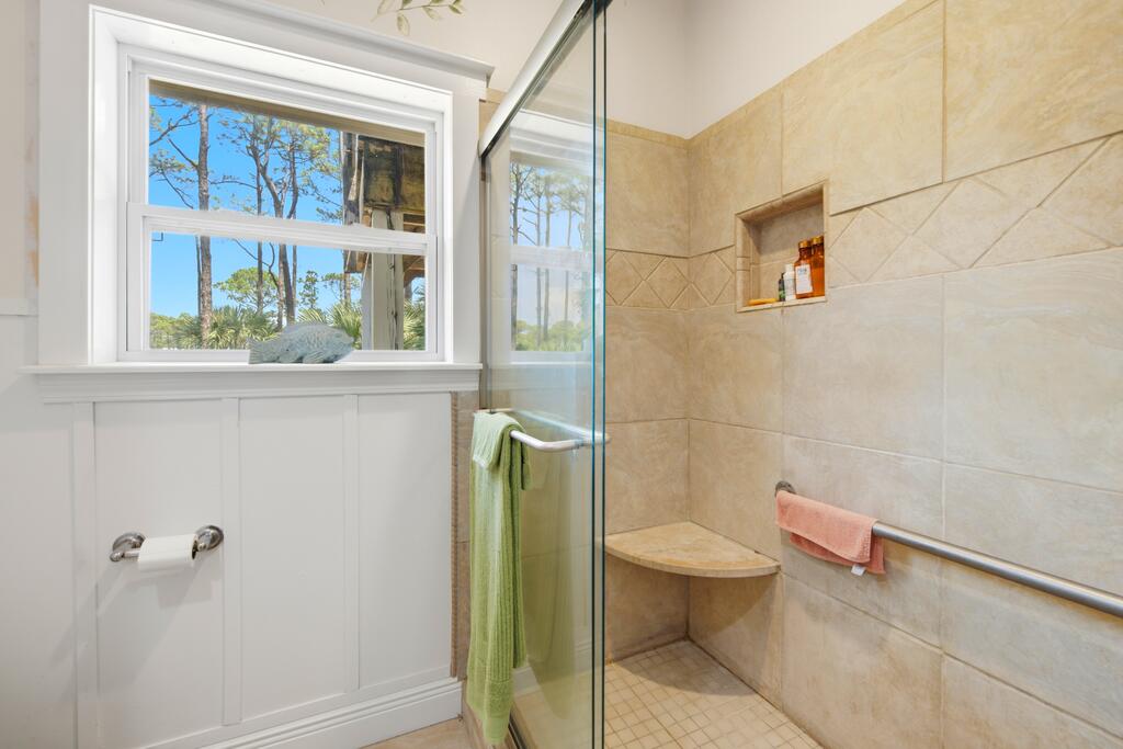 548 E Pine Ave, St. George Island 32328