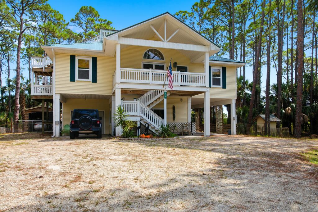 548 E Pine Ave, St. George Island 32328
