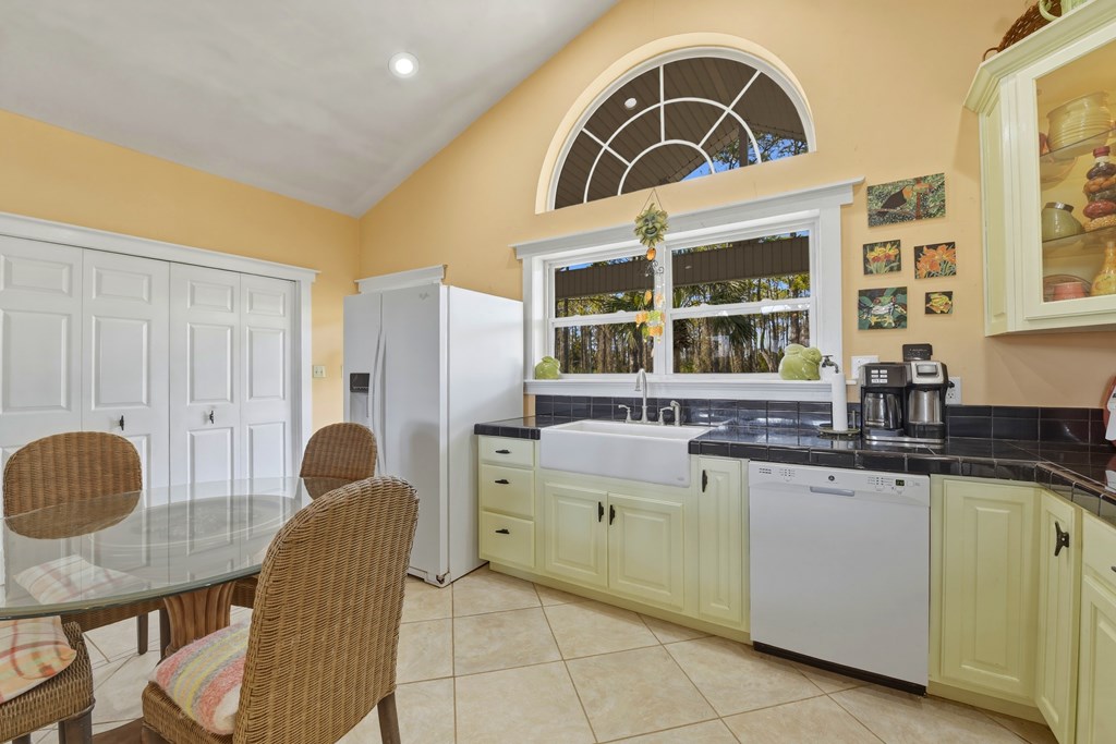 548 E Pine Ave, St. George Island 32328