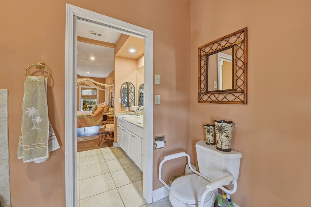 548 E Pine Ave, St. George Island 32328