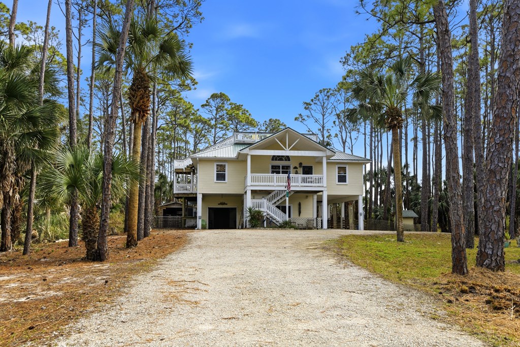 548 E Pine Ave, St. George Island 32328