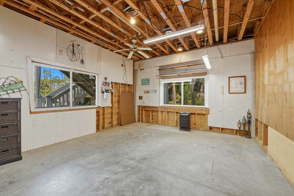 548 E Pine Ave, St. George Island 32328