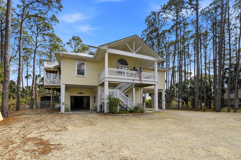 548 E Pine Ave, St. George Island 32328