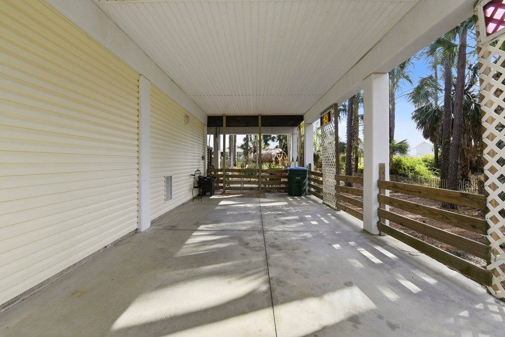548 E Pine Ave, St. George Island 32328