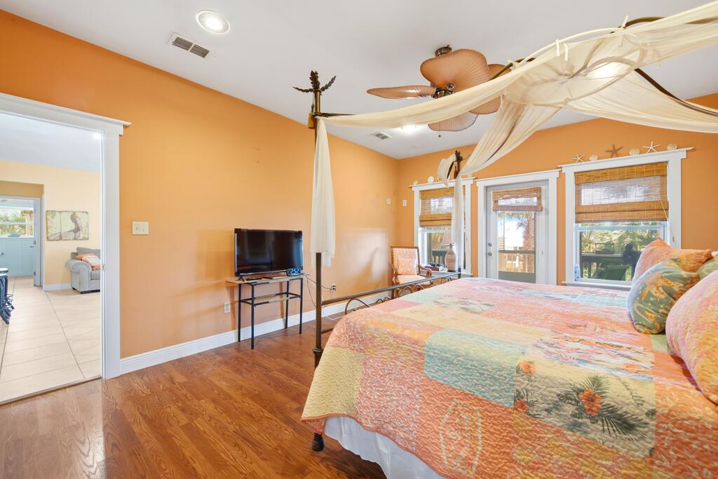 548 E Pine Ave, St. George Island 32328
