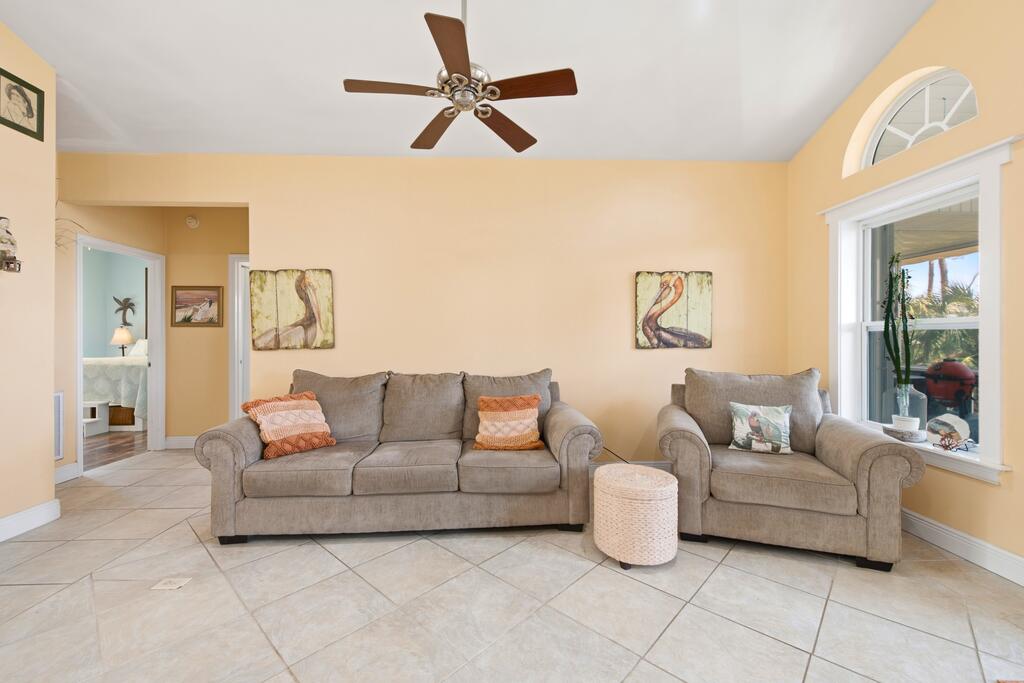 548 E Pine Ave, St. George Island 32328
