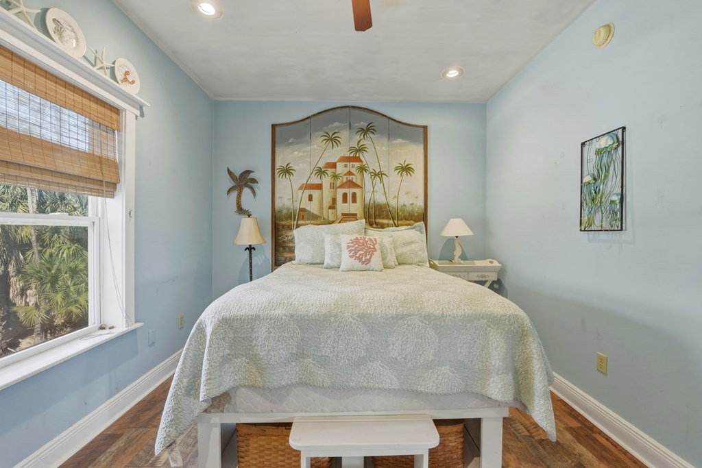 548 E Pine Ave, St. George Island 32328