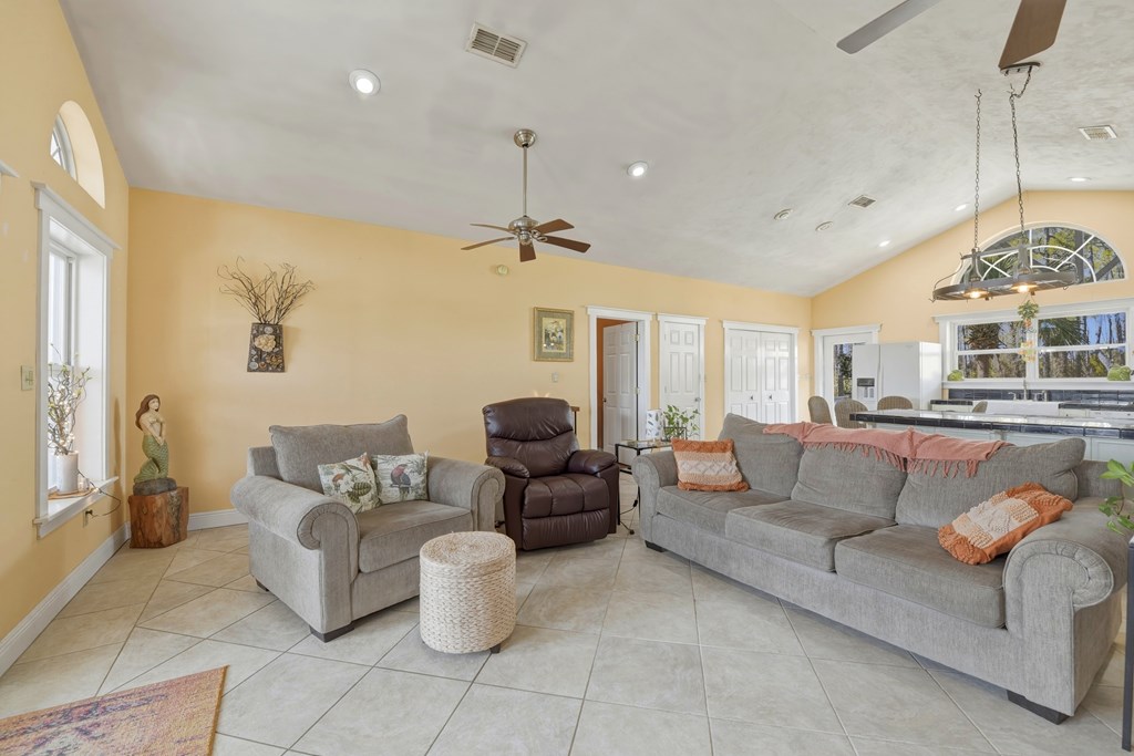 548 E Pine Ave, St. George Island 32328