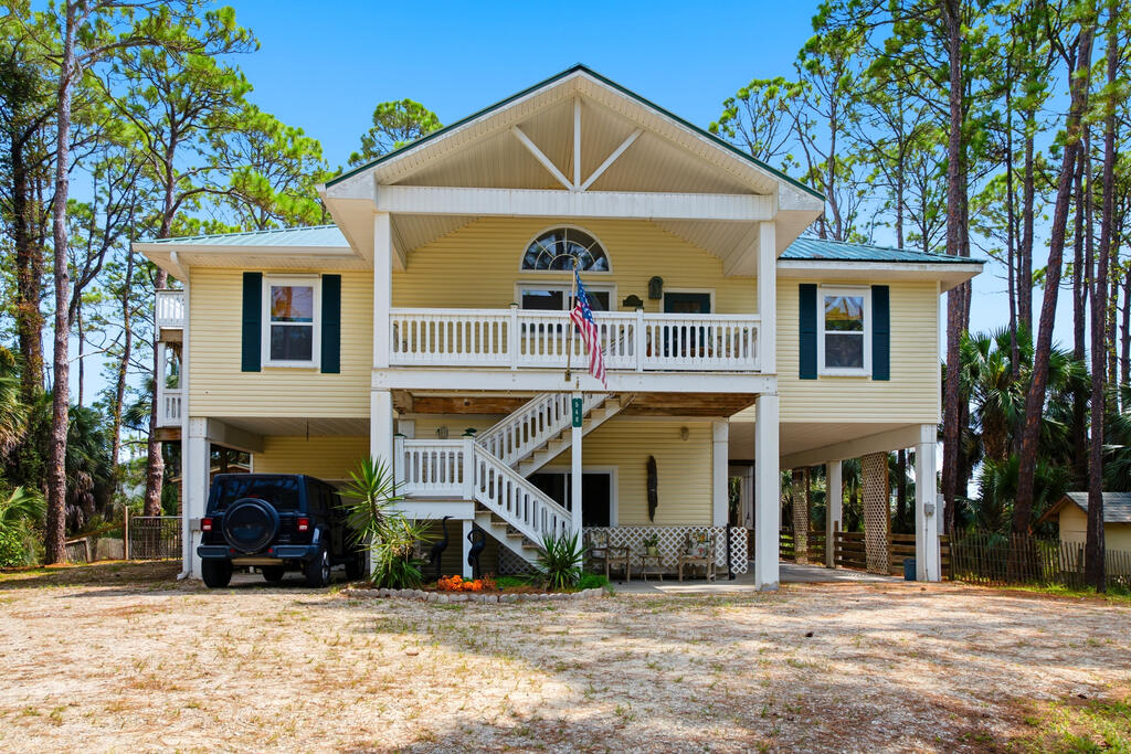 548 E Pine Ave, St. George Island 32328
