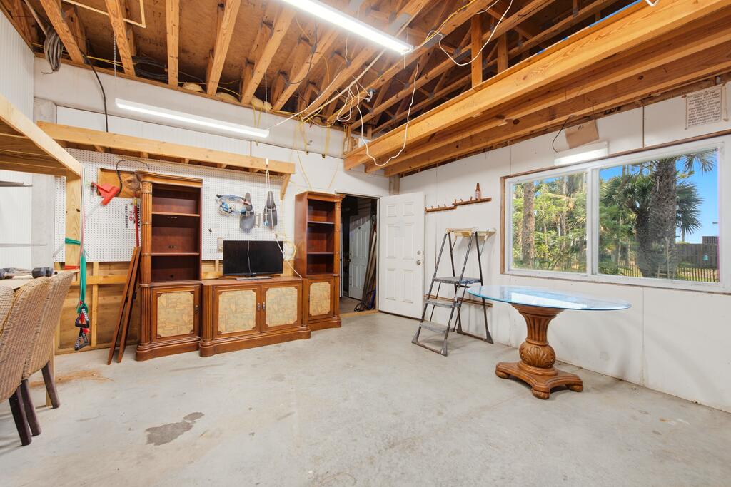 548 E Pine Ave, St. George Island 32328