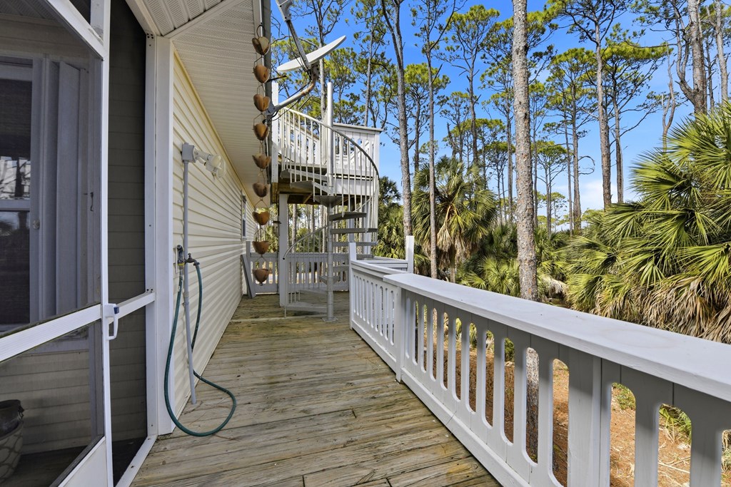 548 E Pine Ave, St. George Island 32328
