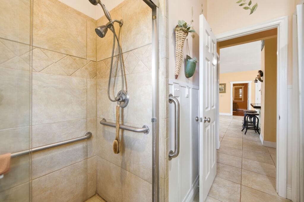 548 E Pine Ave, St. George Island 32328