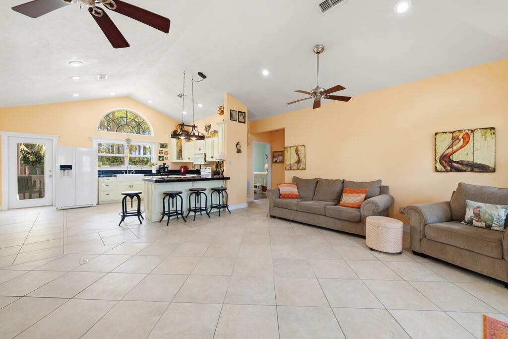 548 E Pine Ave, St. George Island 32328