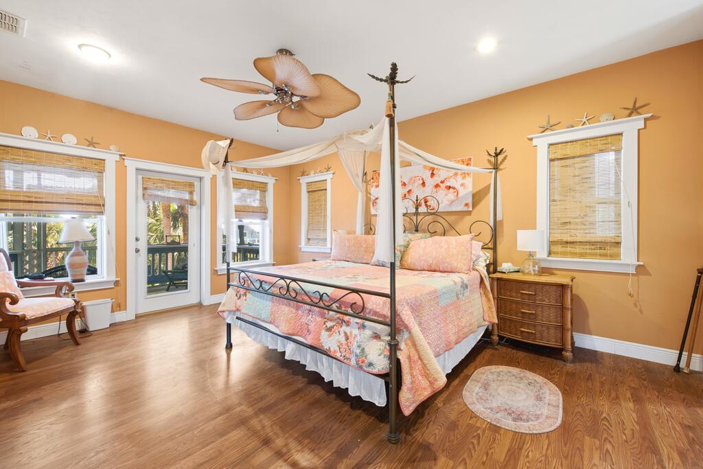 548 E Pine Ave, St. George Island 32328