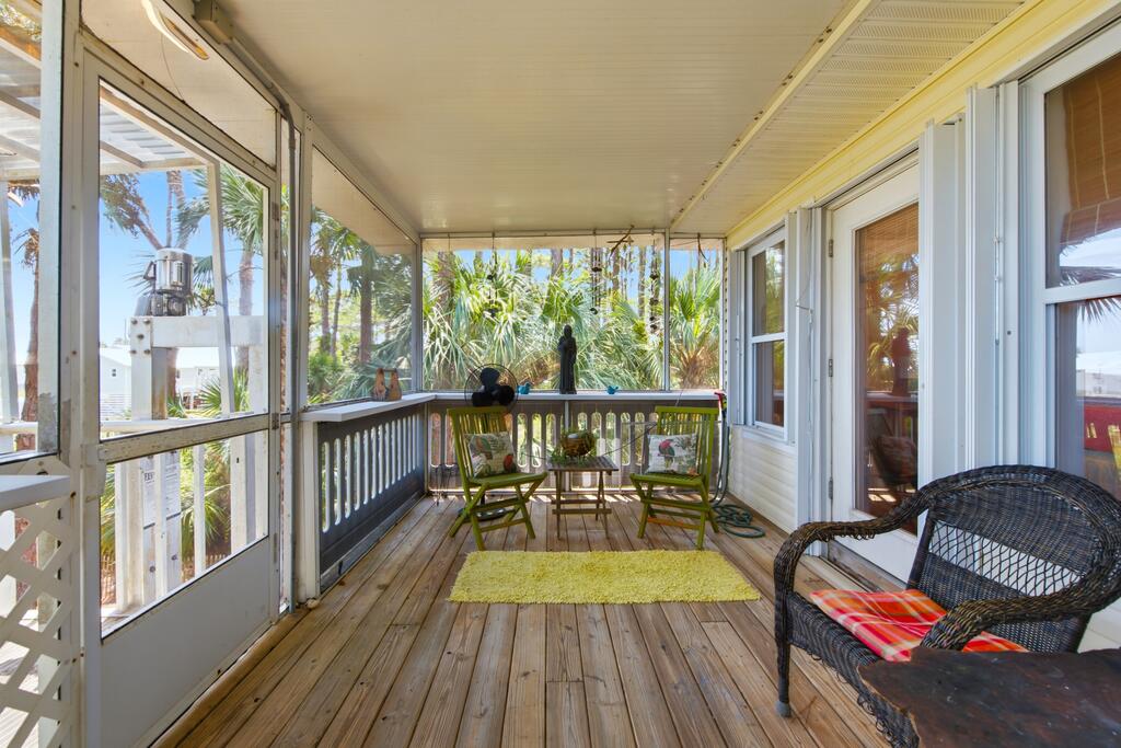 548 E Pine Ave, St. George Island 32328