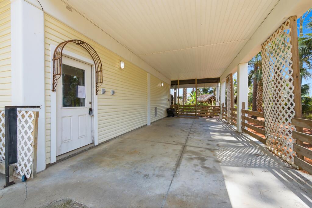 548 E Pine Ave, St. George Island 32328