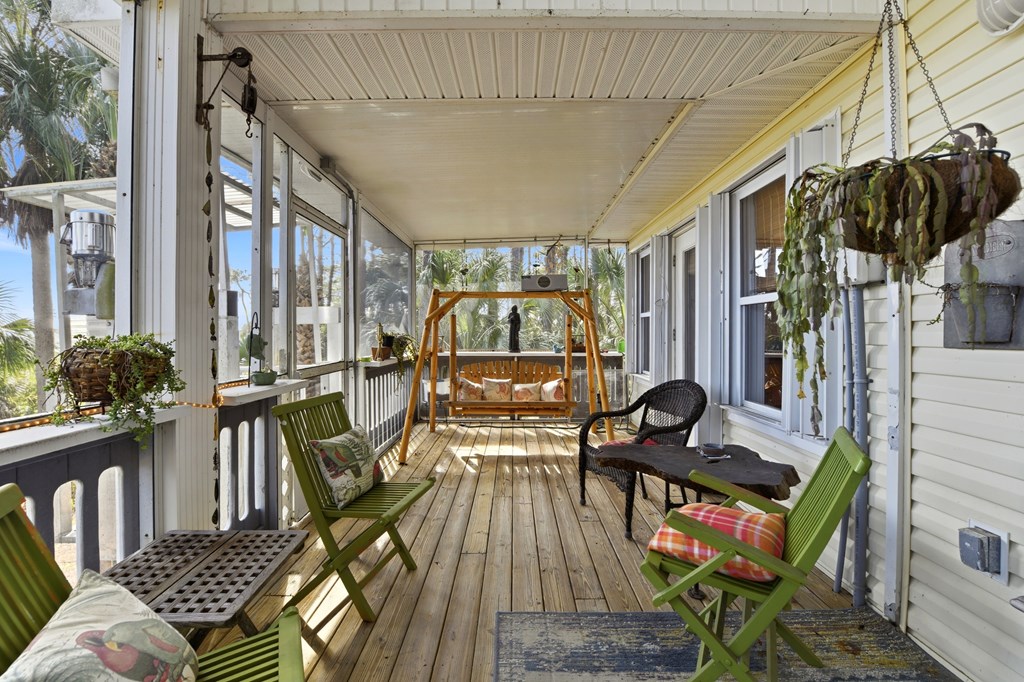548 E Pine Ave, St. George Island 32328