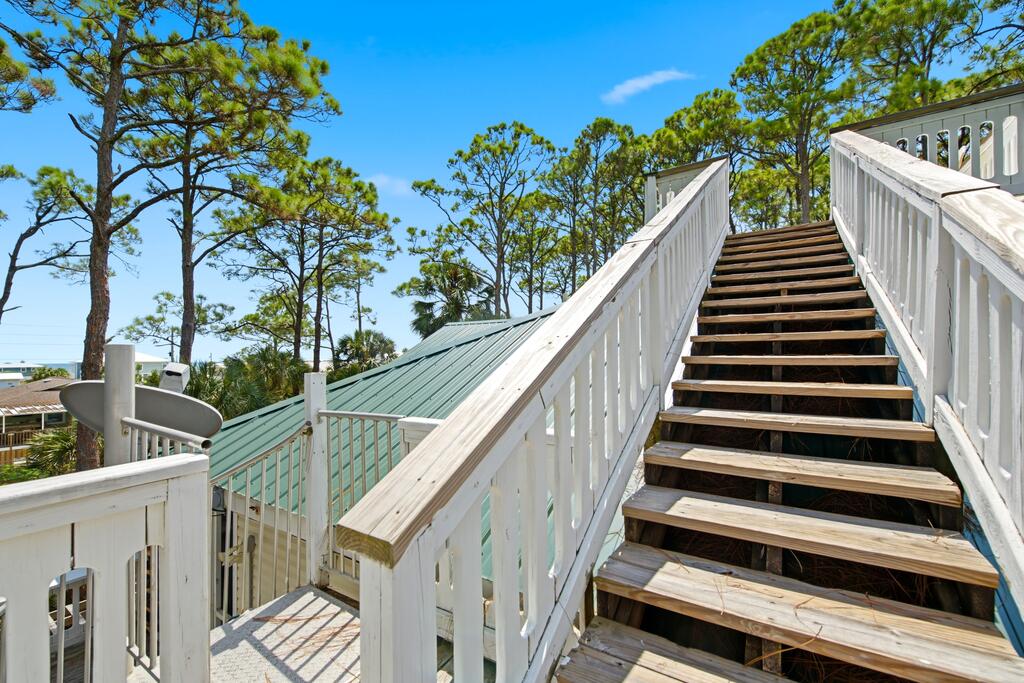548 E Pine Ave, St. George Island 32328