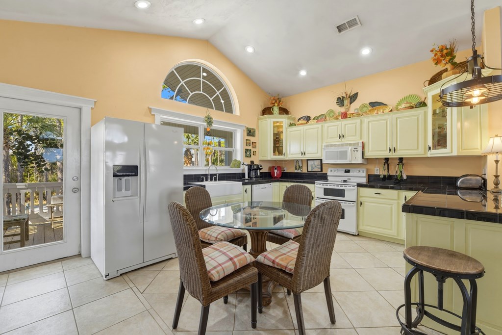 548 E Pine Ave, St. George Island 32328