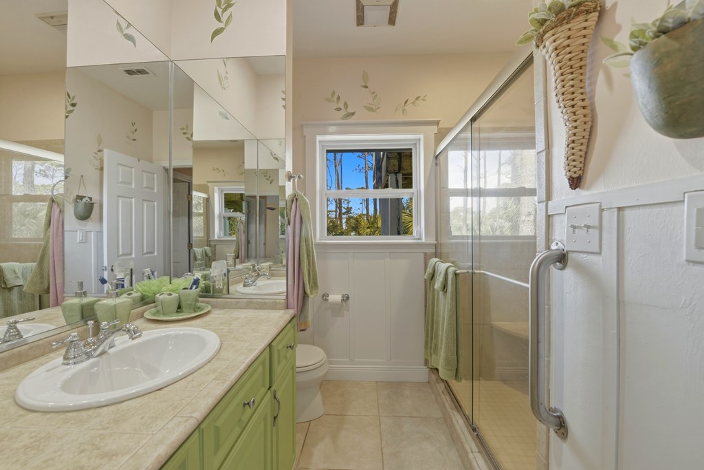 548 E Pine Ave, St. George Island 32328