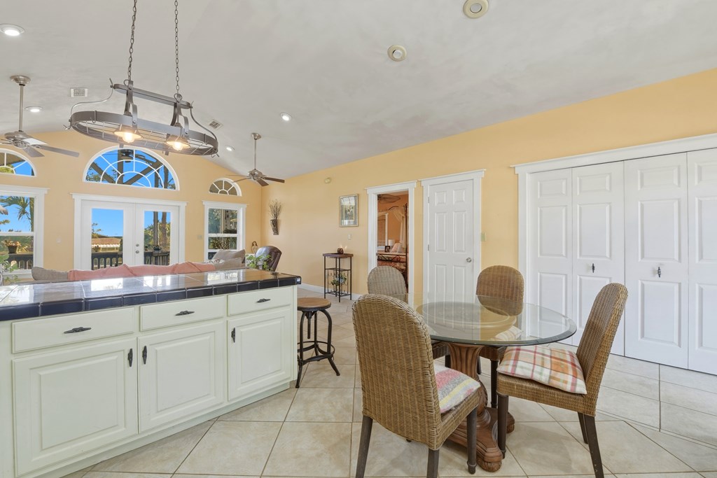 548 E Pine Ave, St. George Island 32328
